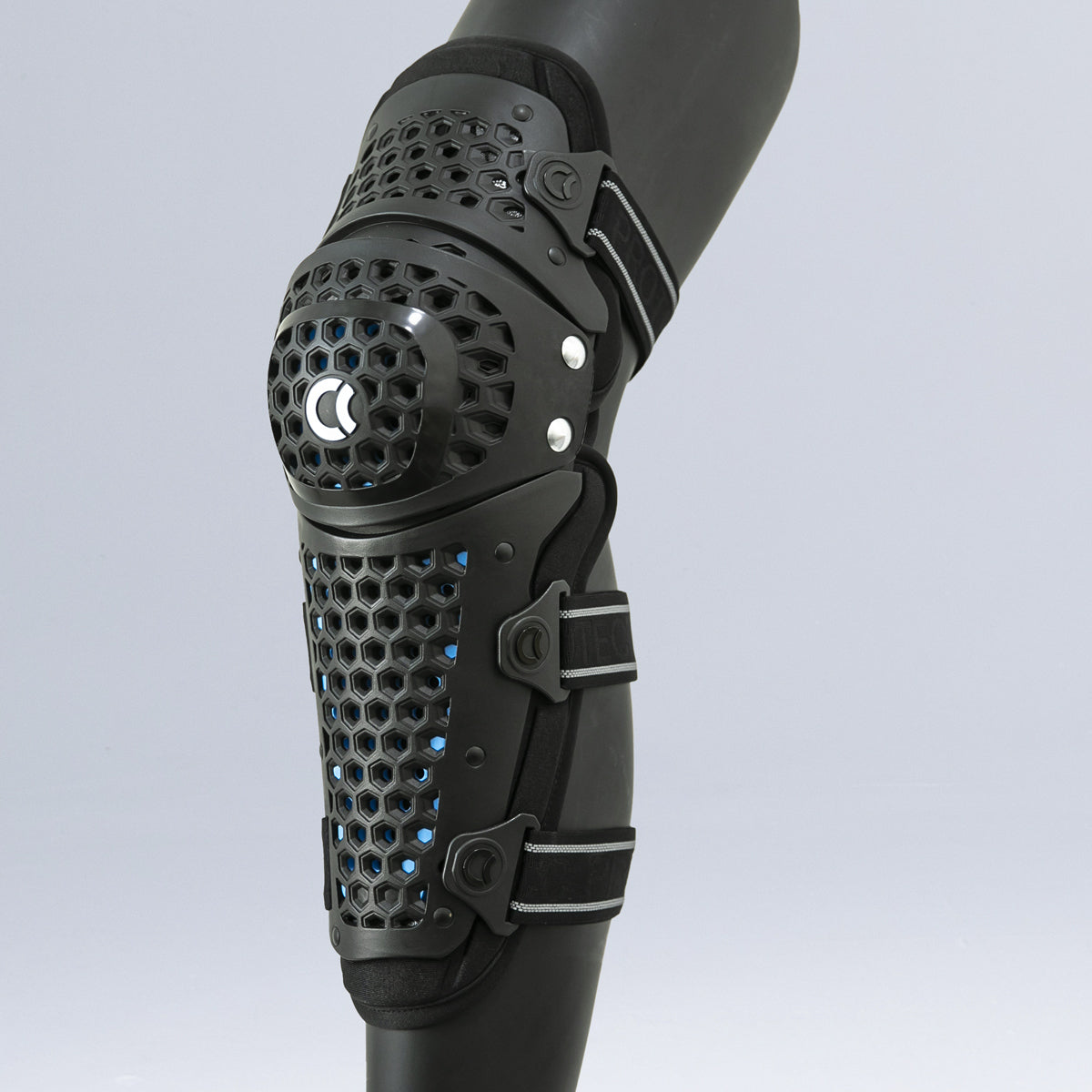 Dual Axis Level 2 Knee Guards
