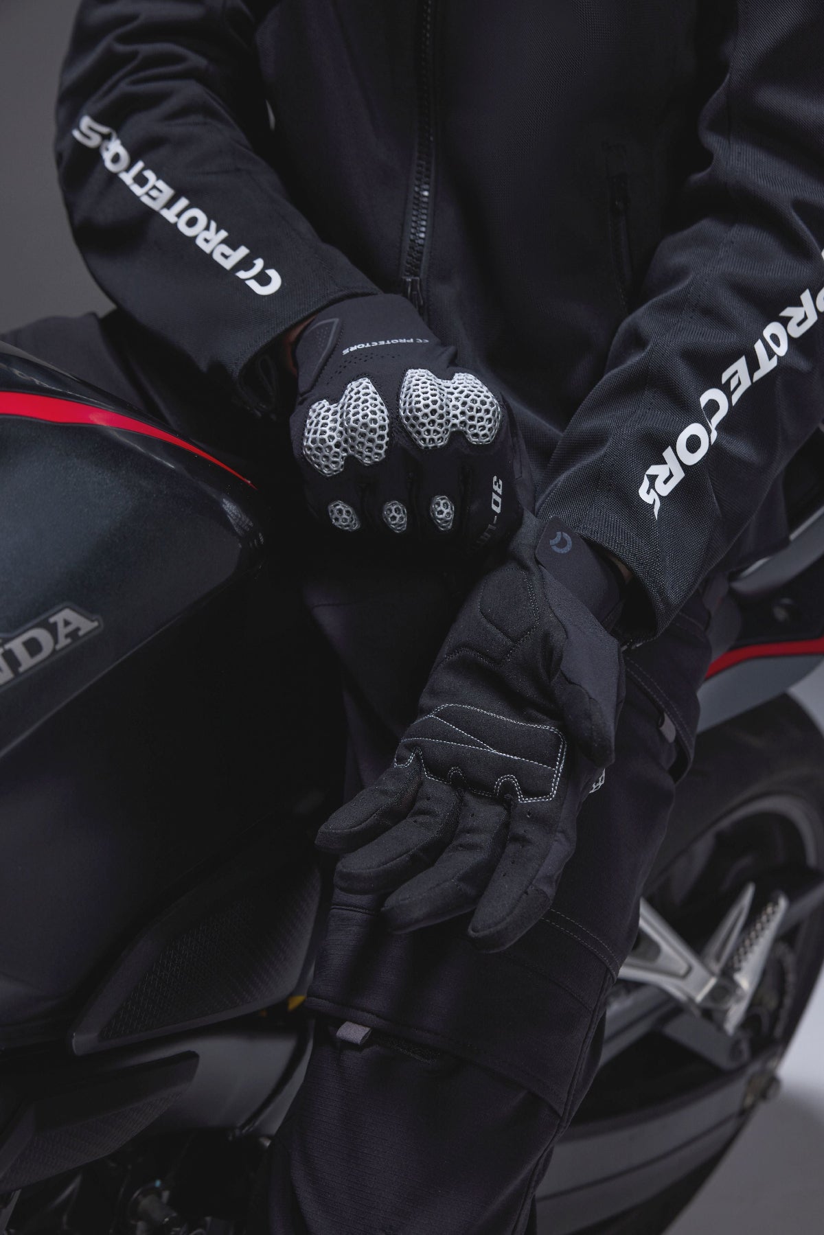 3D-Lattice Gloves