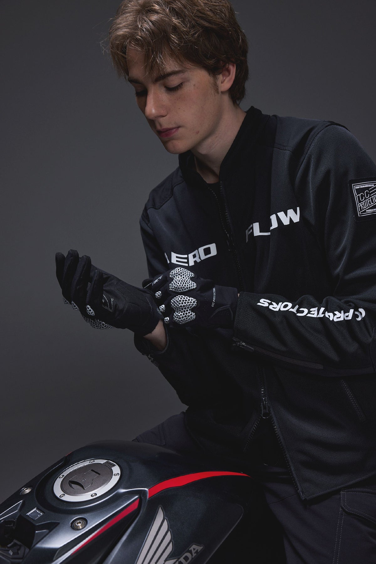 3D-Lattice Gloves