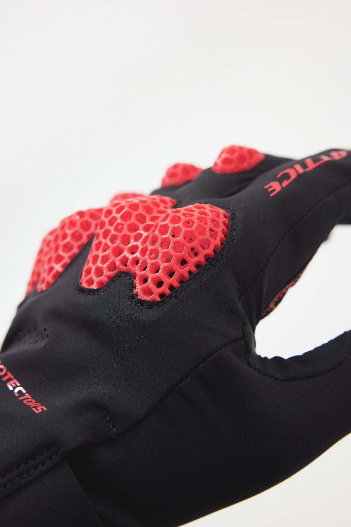 3D-Lattice Gloves